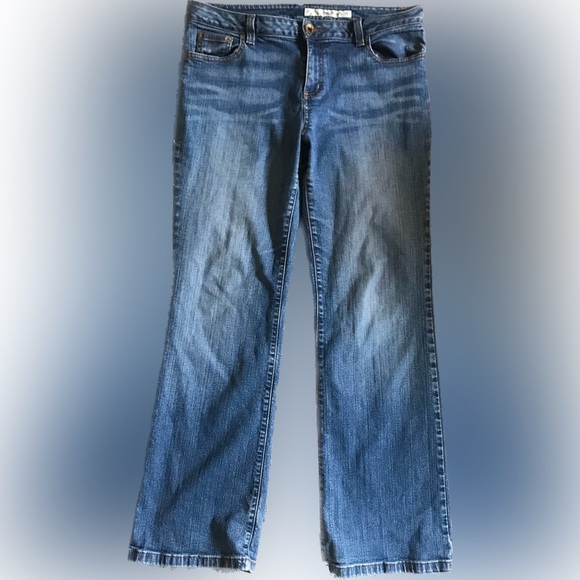 DKNY Jeans Mid Rise With Stretch Boot Cut Wide Leg Size 16 RR - Picture 1 of 3